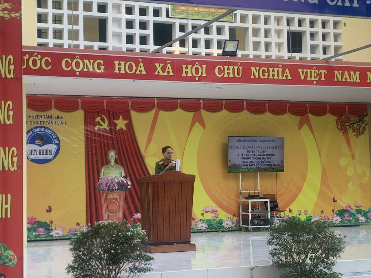 Hoạt động ngoại khóa tuyên truyền "Luật an toàn giao thông"